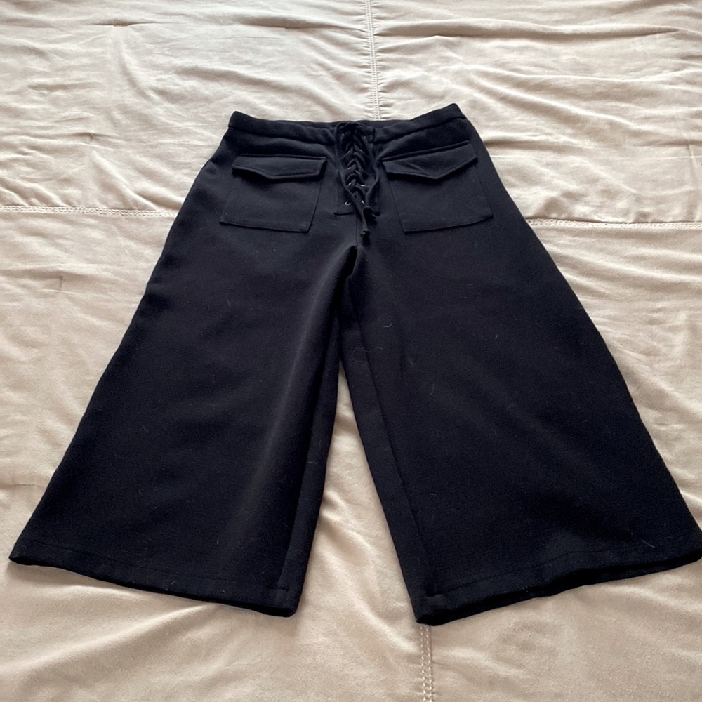 Wide leg Capri.
